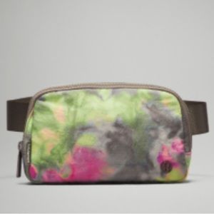 Lululemon Everywhere Belt Bag in Hyper Dye Multi/Rover 1L NWT Discontinued Rare